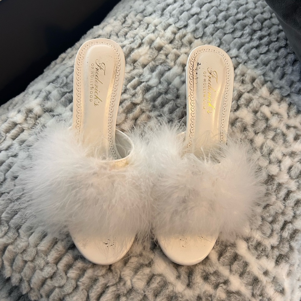 Frederick's of Hollywood White Feathered Slippers